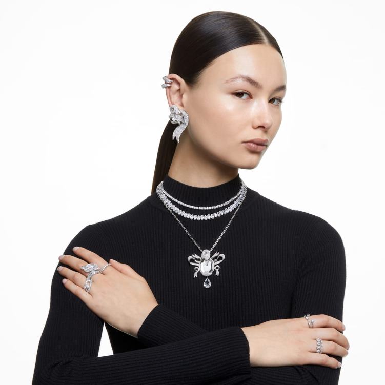 Swarovski mode svanklämma örhängen P28L946 Smycken asymmetrisk design, svan, vit, rodiumpläterad